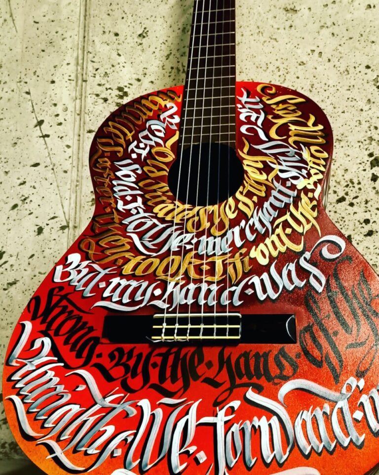 Chitarra Classica personalizzata in Hand Lettering