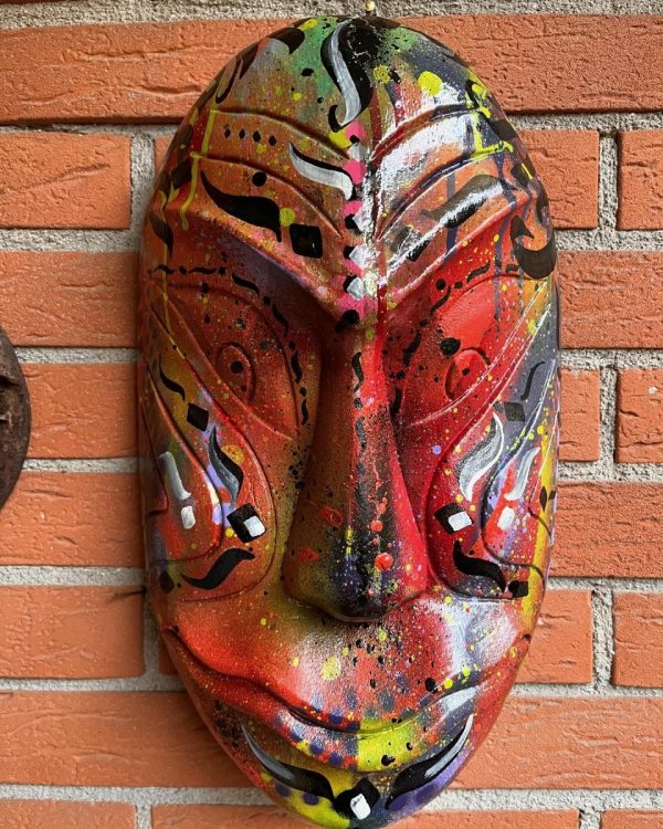 maschera in legno astratta